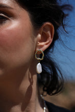 Load image into Gallery viewer, Σκουλαρίκια με μαργαριτάρια