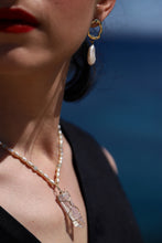 Load image into Gallery viewer, Σκουλαρίκια με μαργαριτάρια